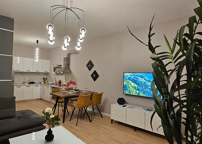 Center Easy_luxury 地拉那